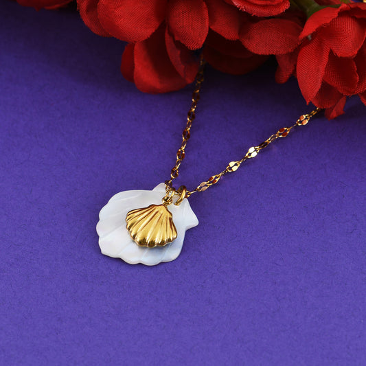 Gold Chain with Pendant/Charm - Seashell