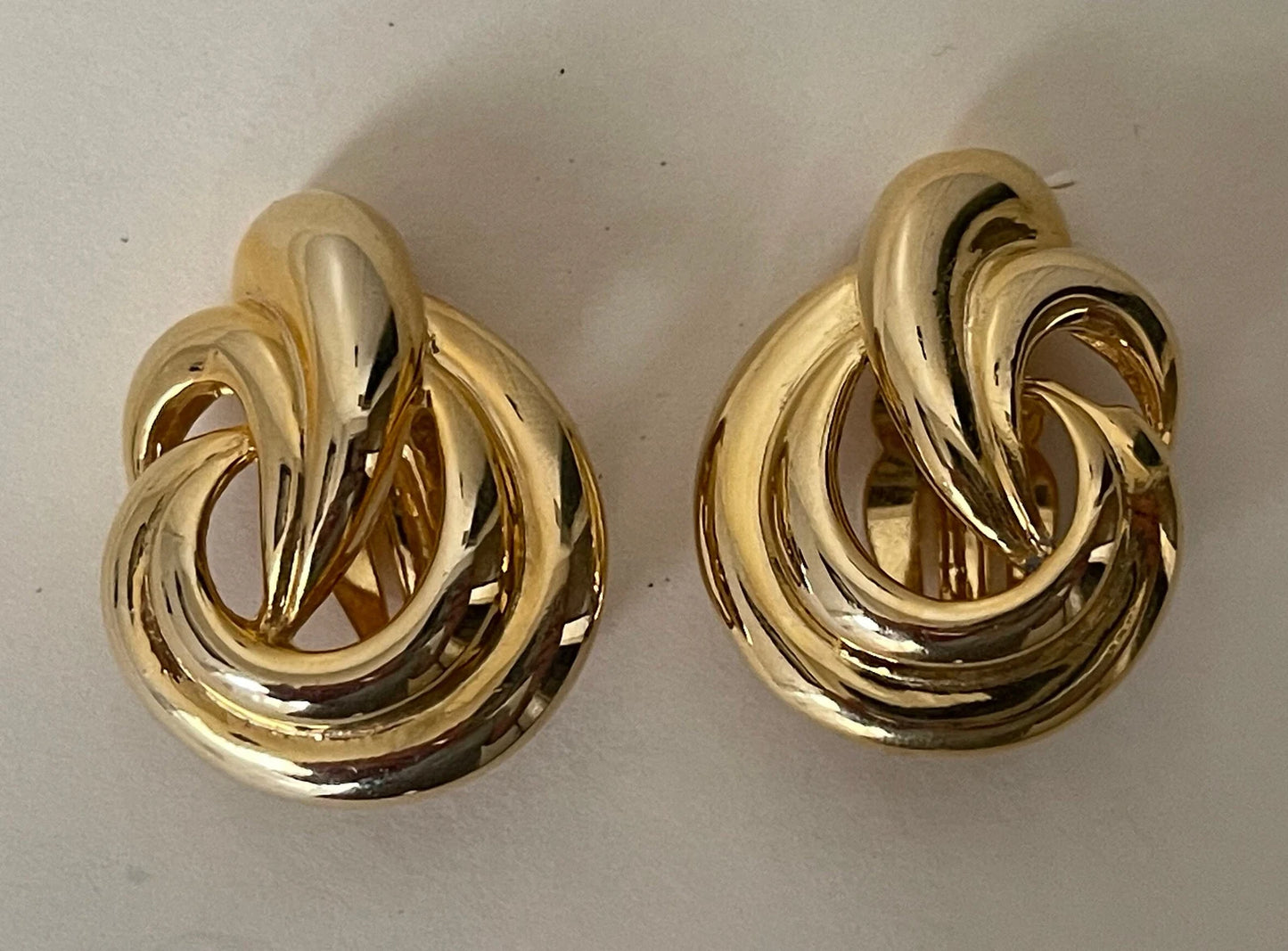 Attached Circular Shape Earrings for Chic Style